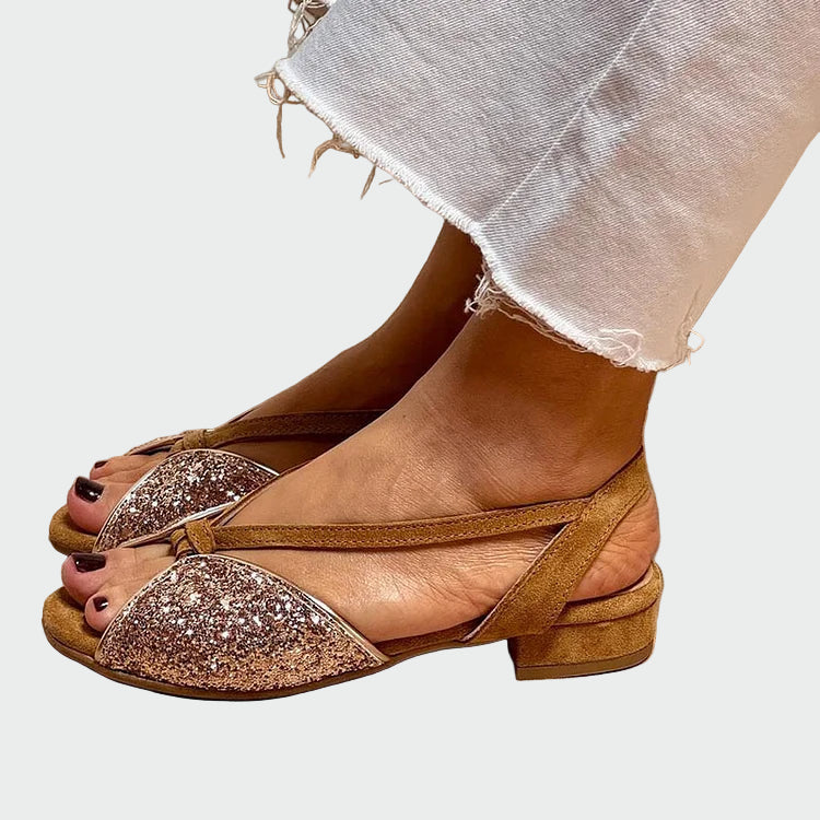 Low heel sandals with glitter