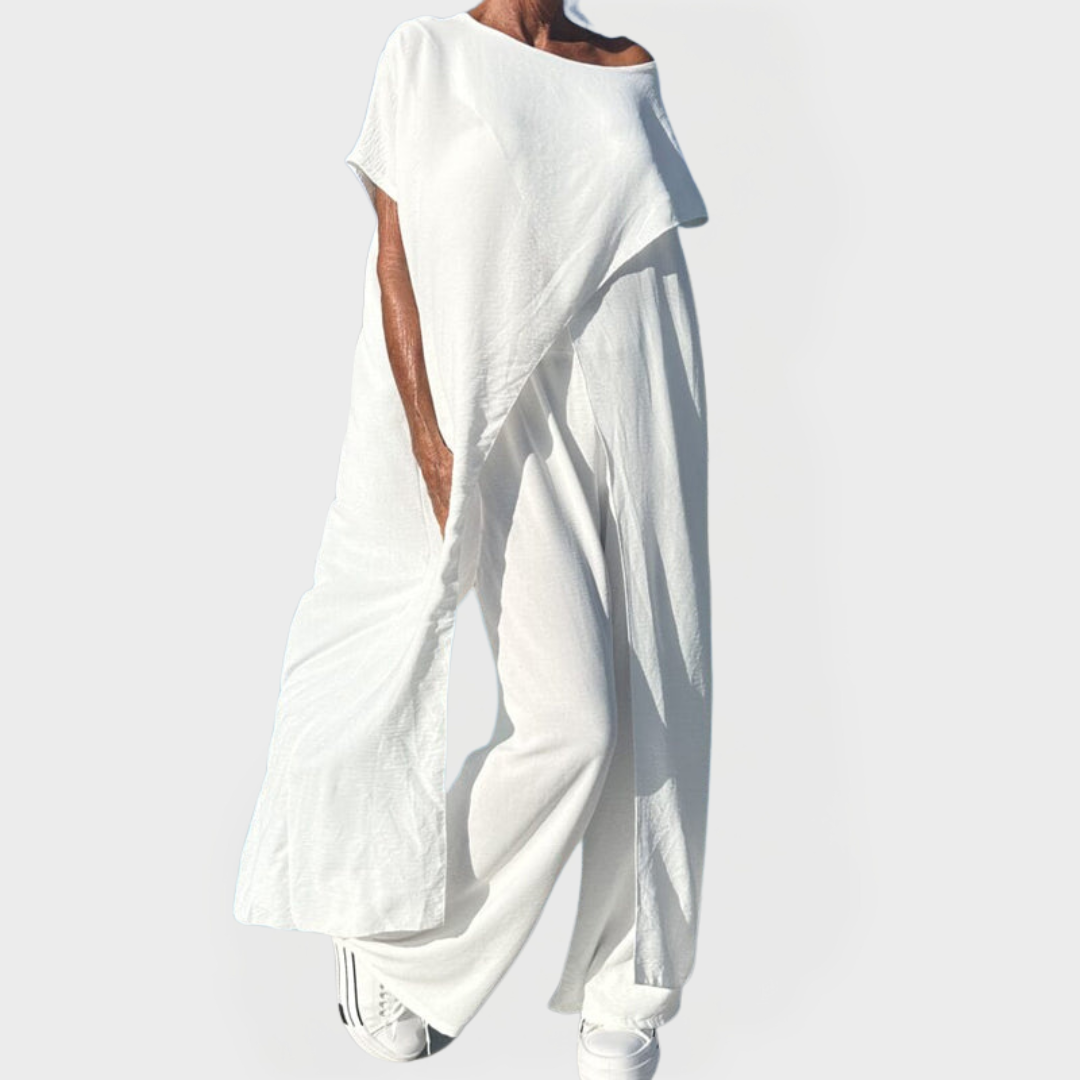 Set with Top and Trousers in a Solid Colour with Décolletage