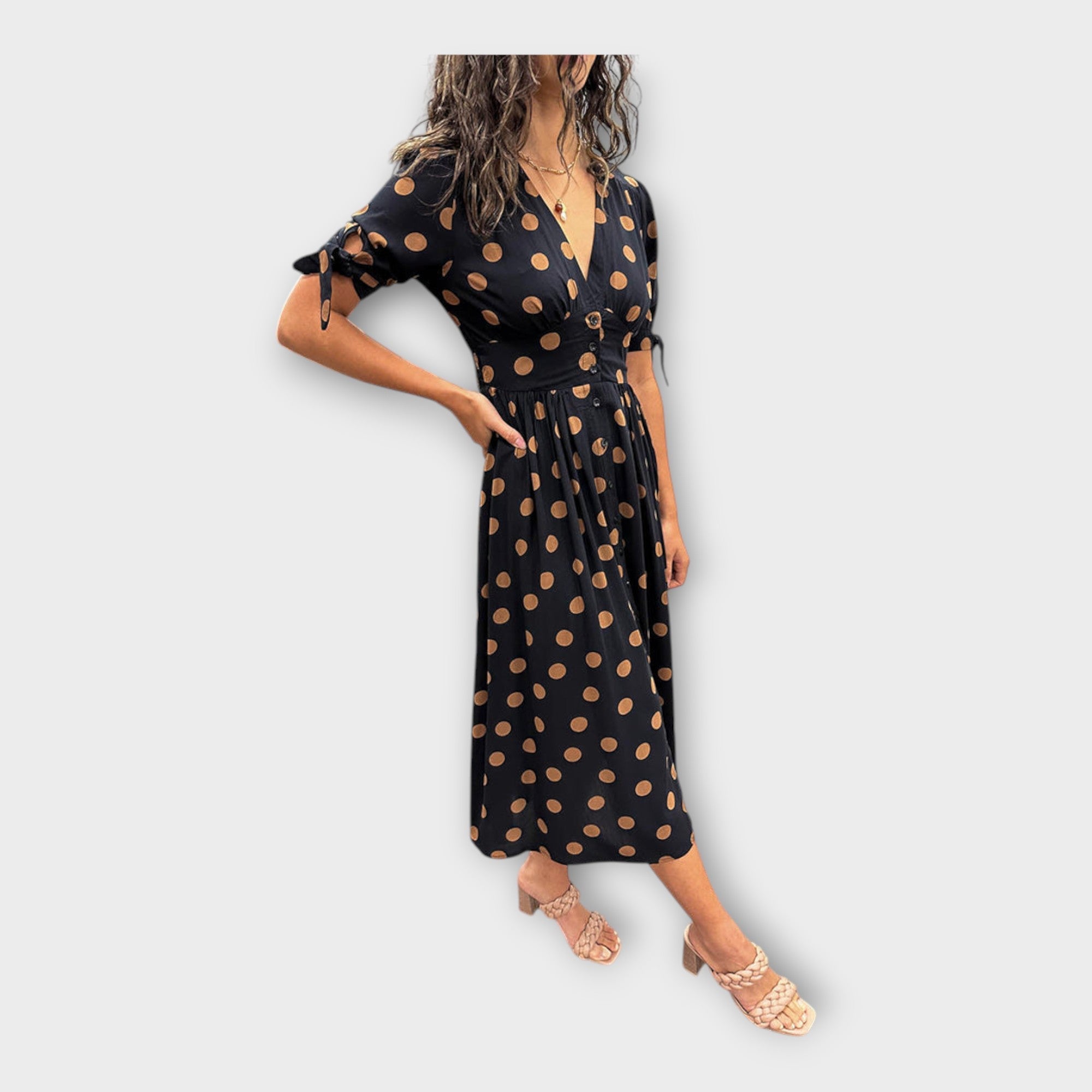 Elegant dress with a modern pattern and timeless finesse