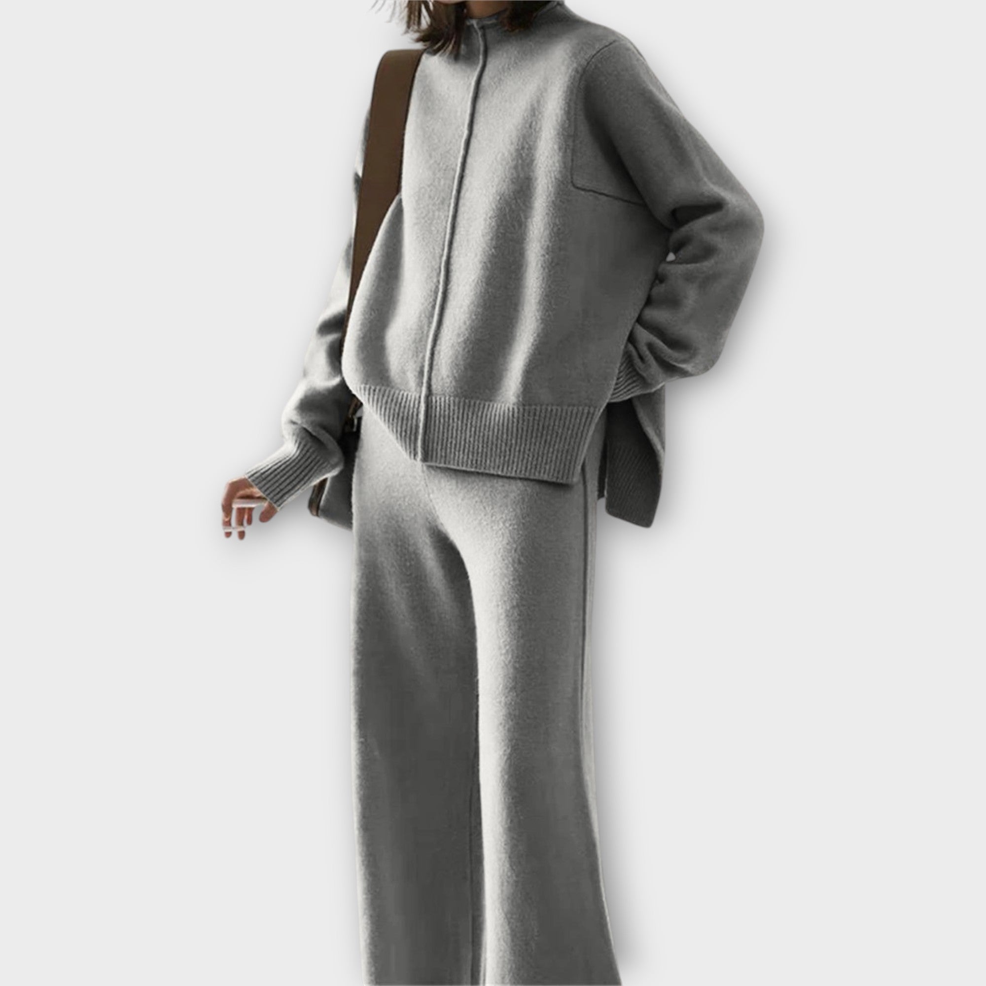 Set with Timeless Elegance and Comfort