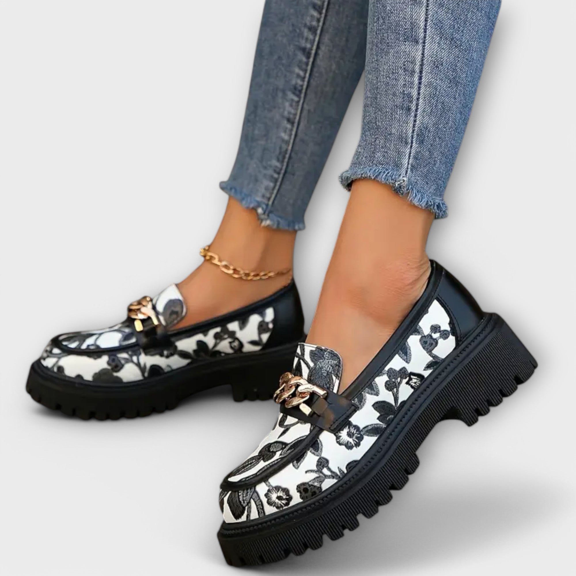 Sandra - Classic Retro Moccasins with Style