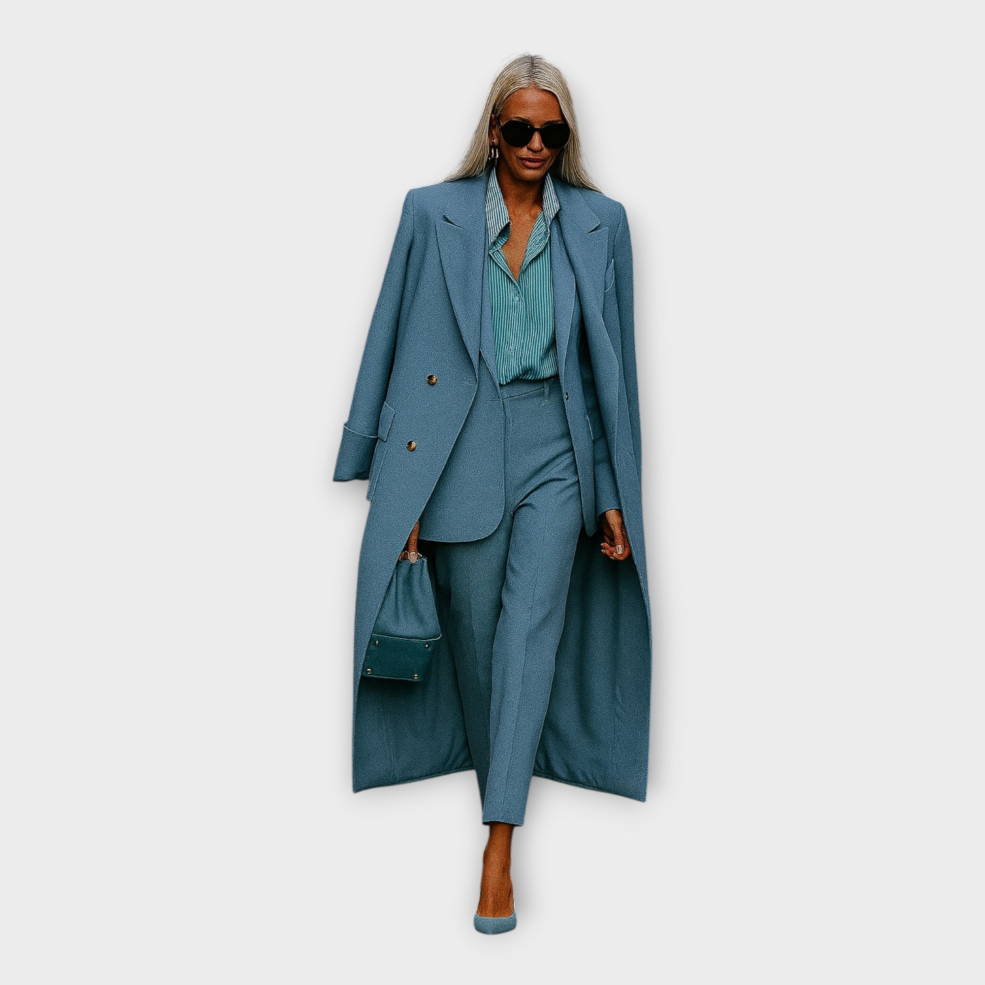 Elegant set with trousers and coat in a minimal line