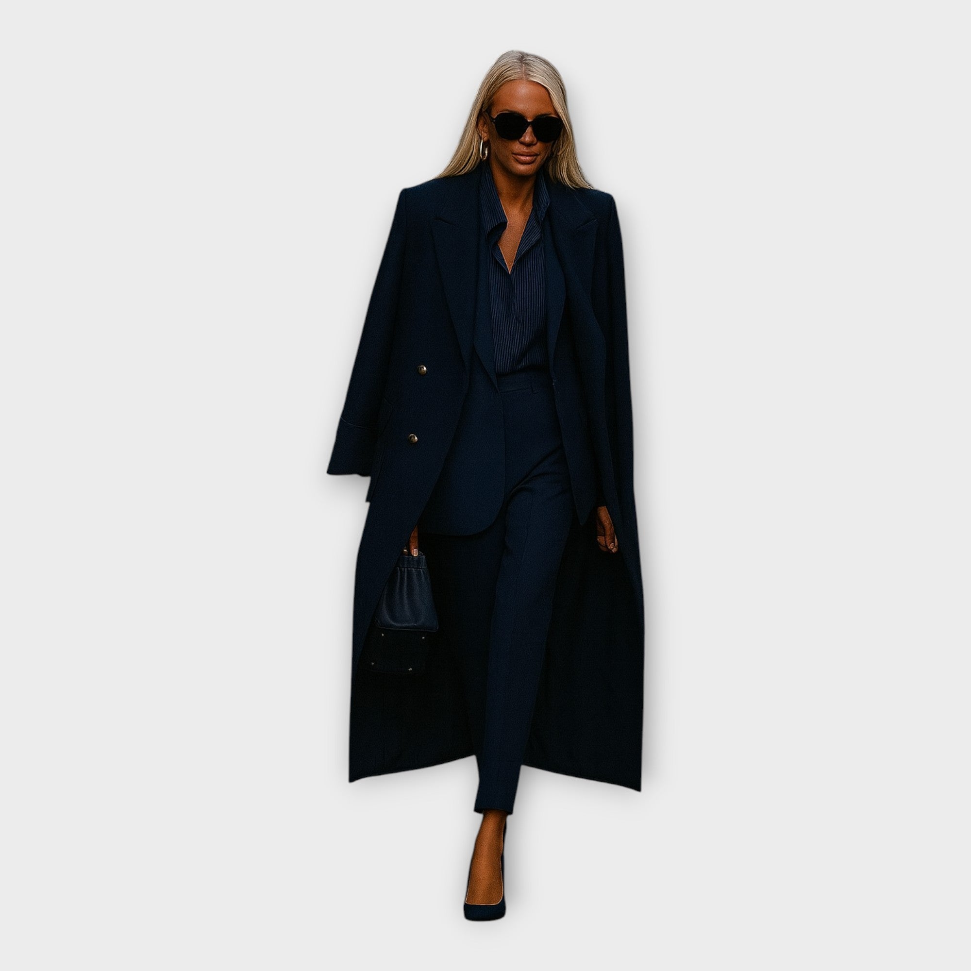 Elegant set with trousers and coat in a minimal line