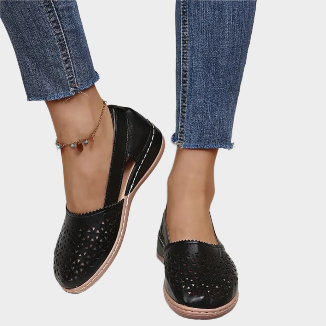 Anatomical Leather Ballerinas with Cut-Outs and Strap