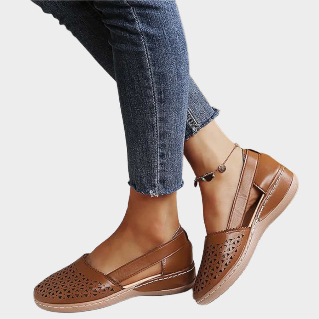 Anatomical Leather Ballerinas with Cut-Outs and Strap