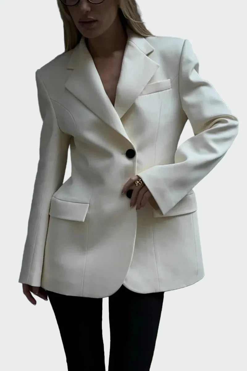 Blazer with Impressive Line and Buttons