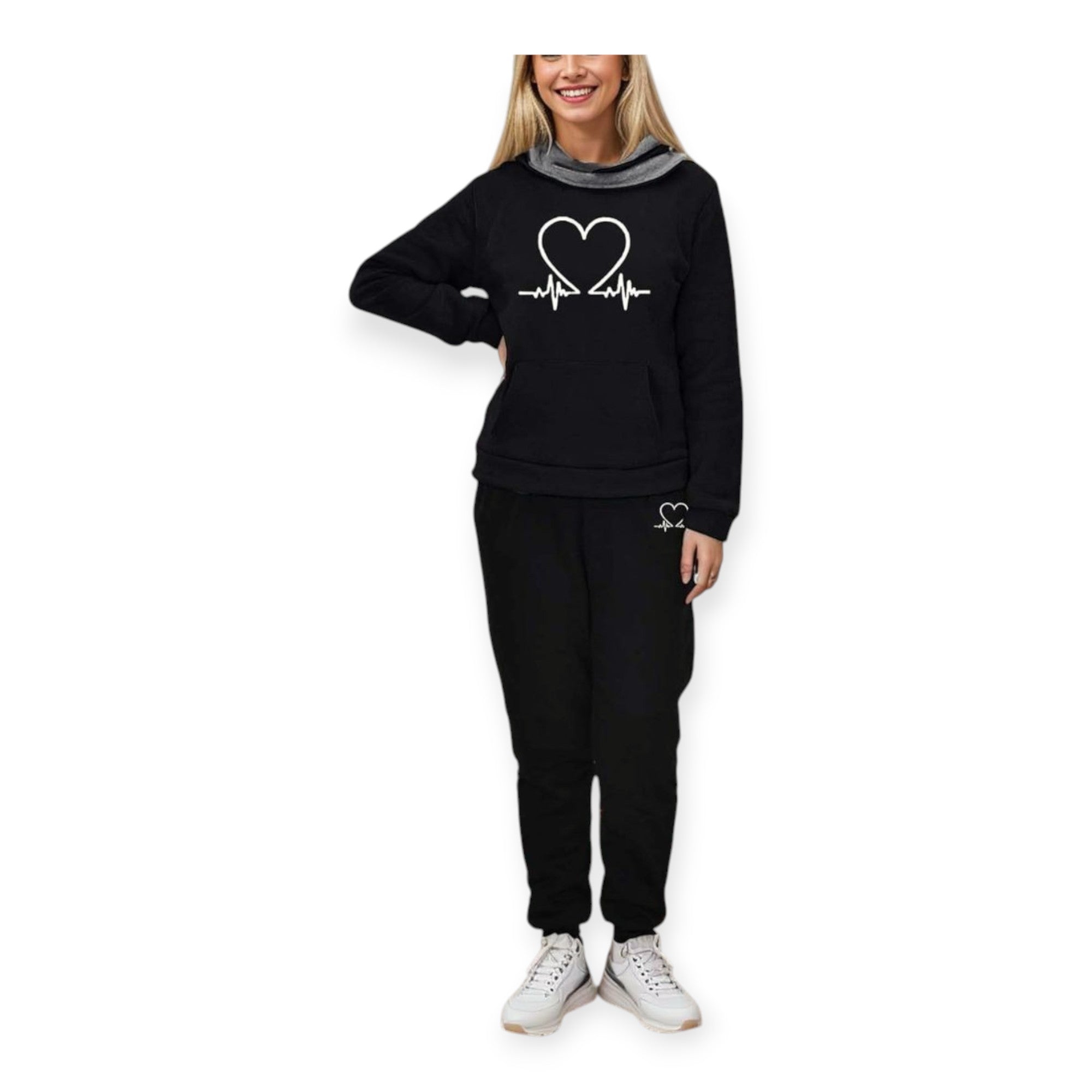 Comfortable hoodie and trousers set with a modern design