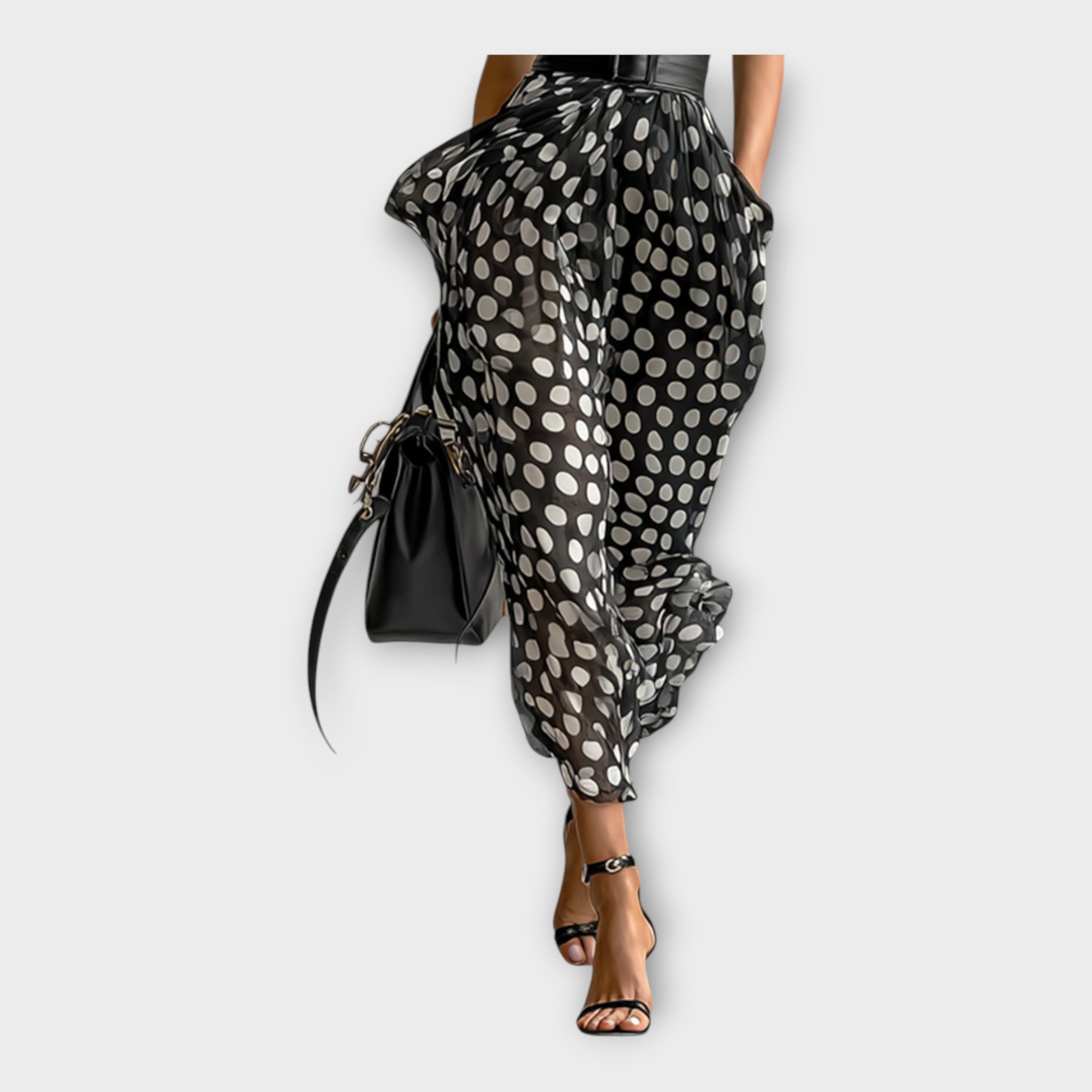 Long dress with refined and timeless aesthetics