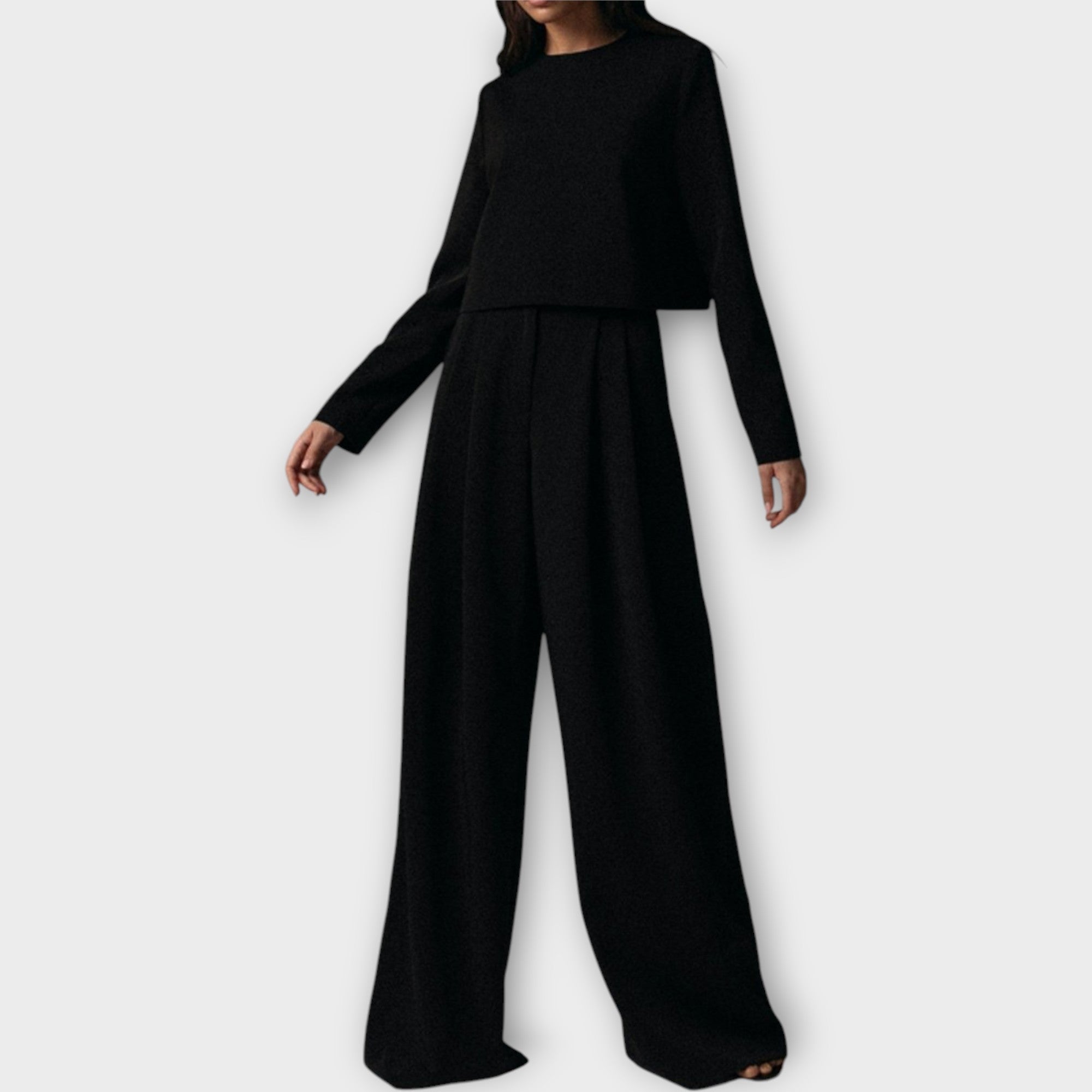 Set with Elegant Simplicity and Timeless Style