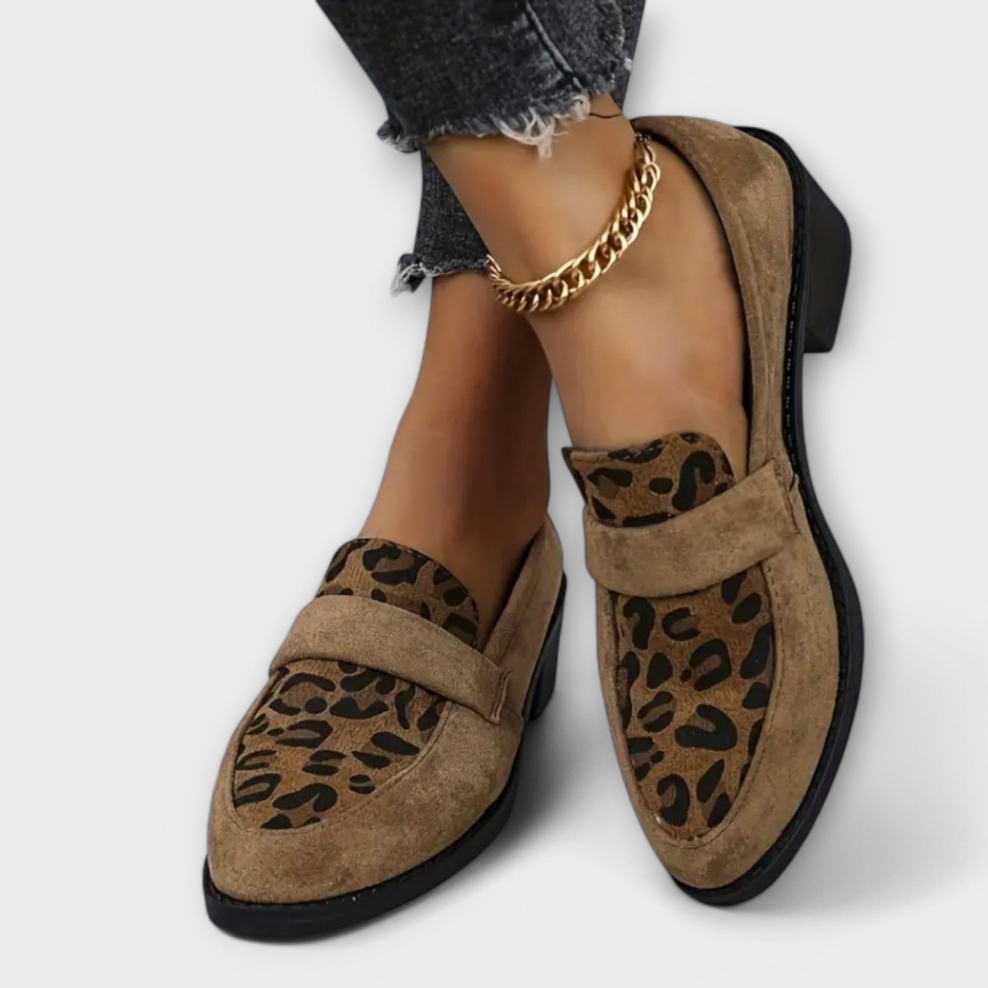 Stylish women's shoes with leopard print