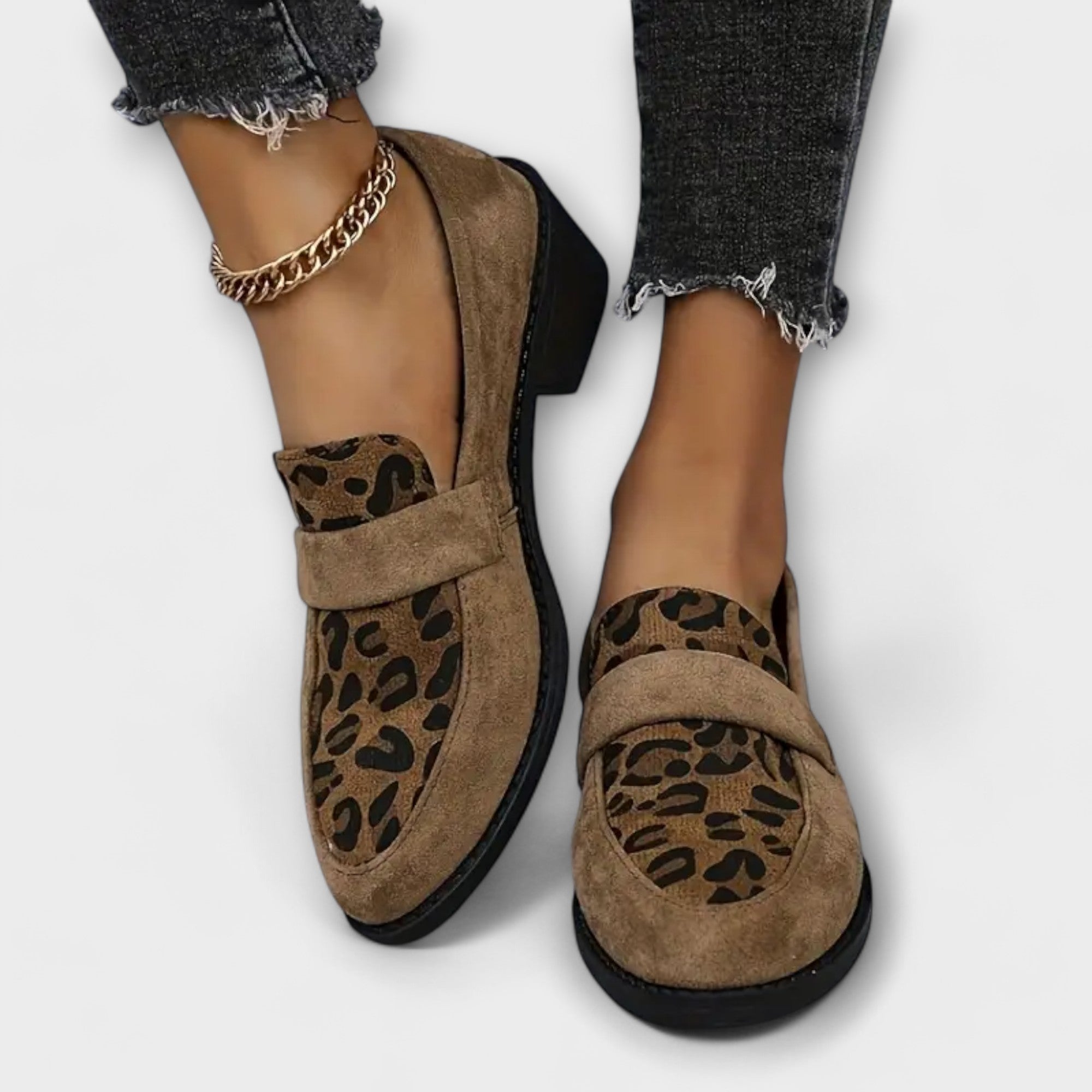 Stylish women's shoes with leopard print