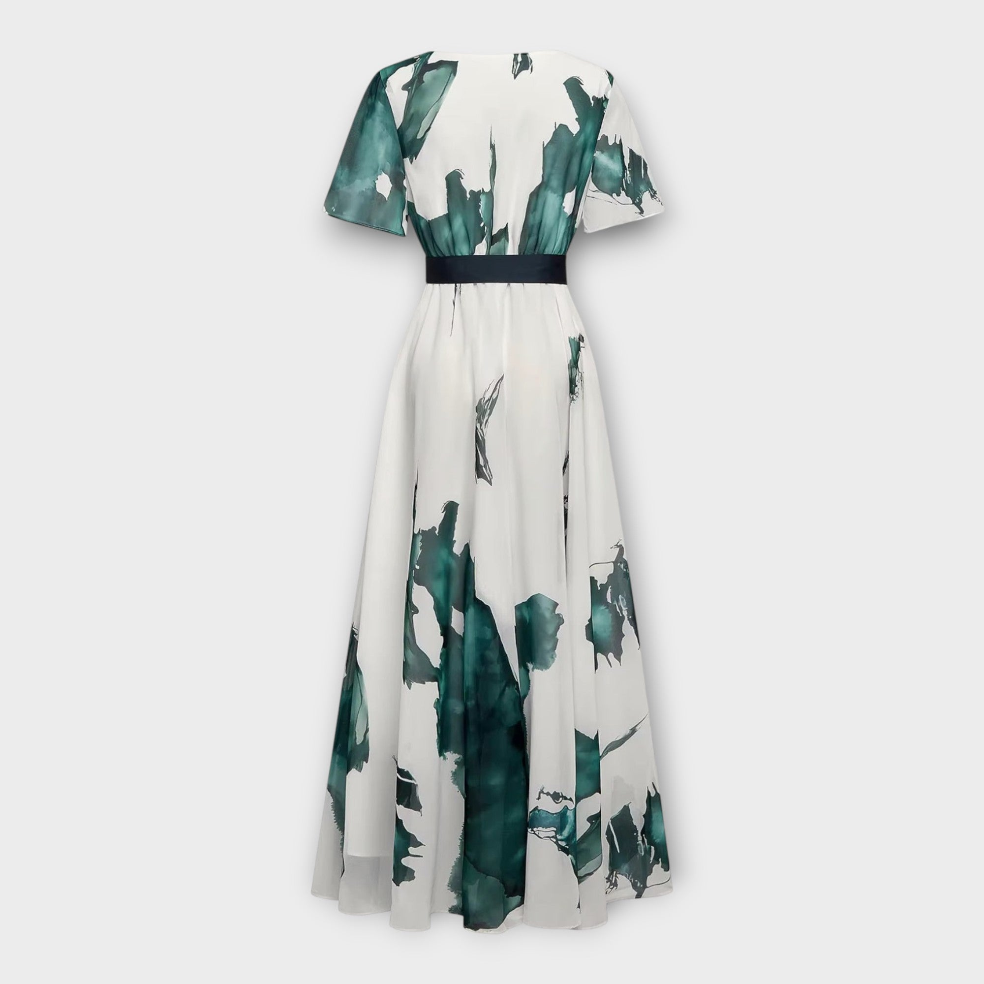 Long Dress with Belt and Flowing Line