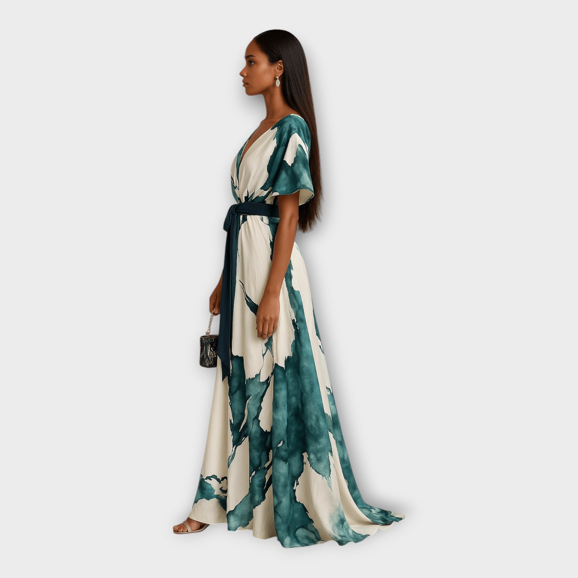 Long Dress with Belt and Flowing Line