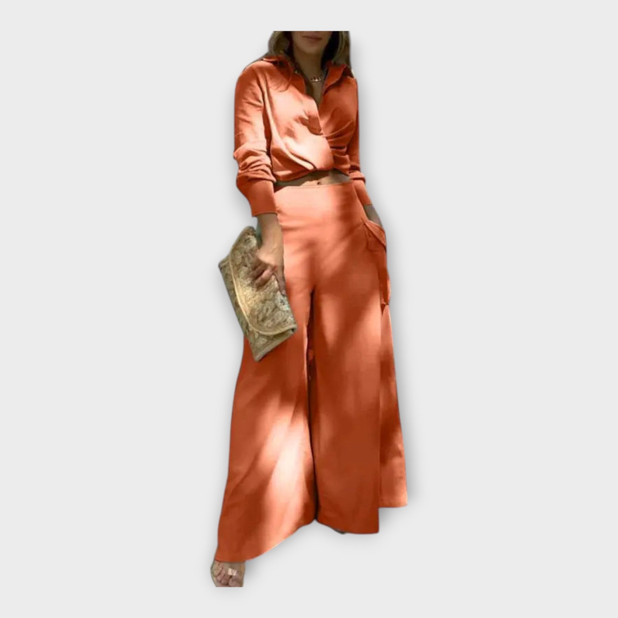 Set with timeless elegance and minimal aesthetic