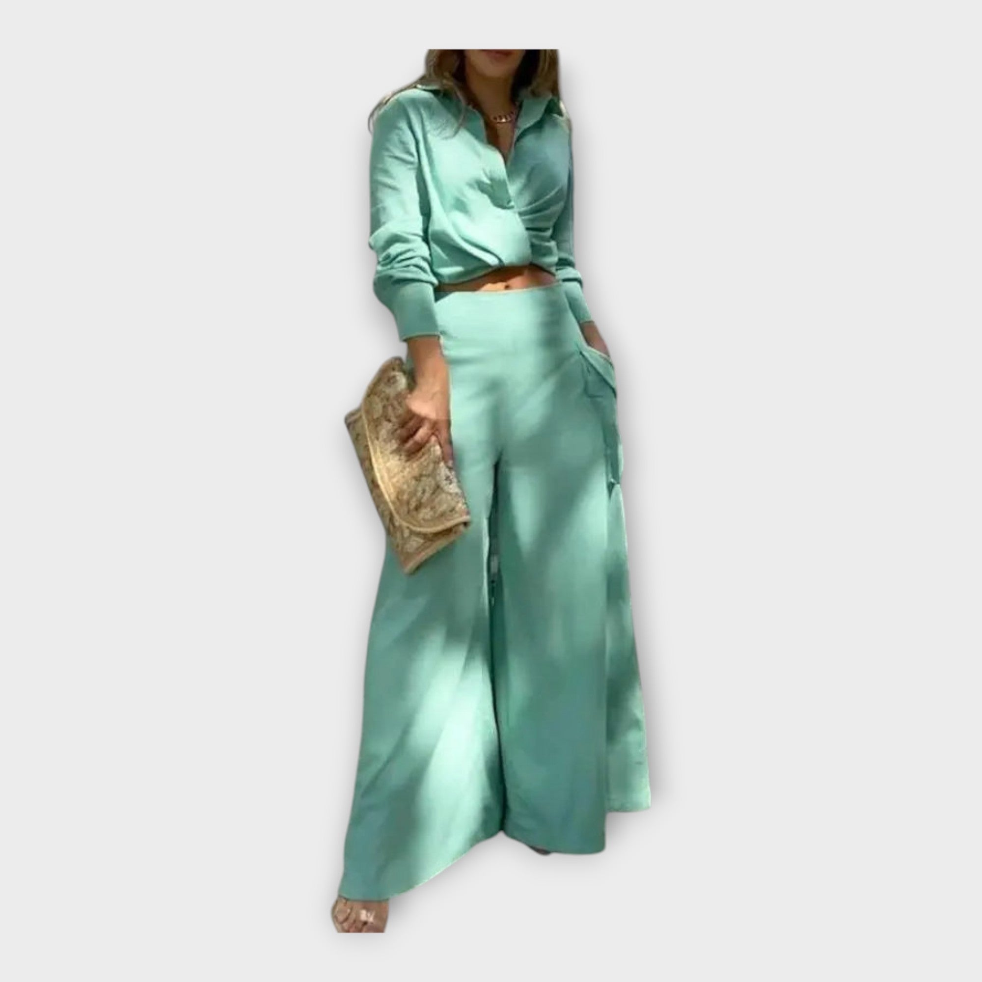 Set with timeless elegance and minimal aesthetic