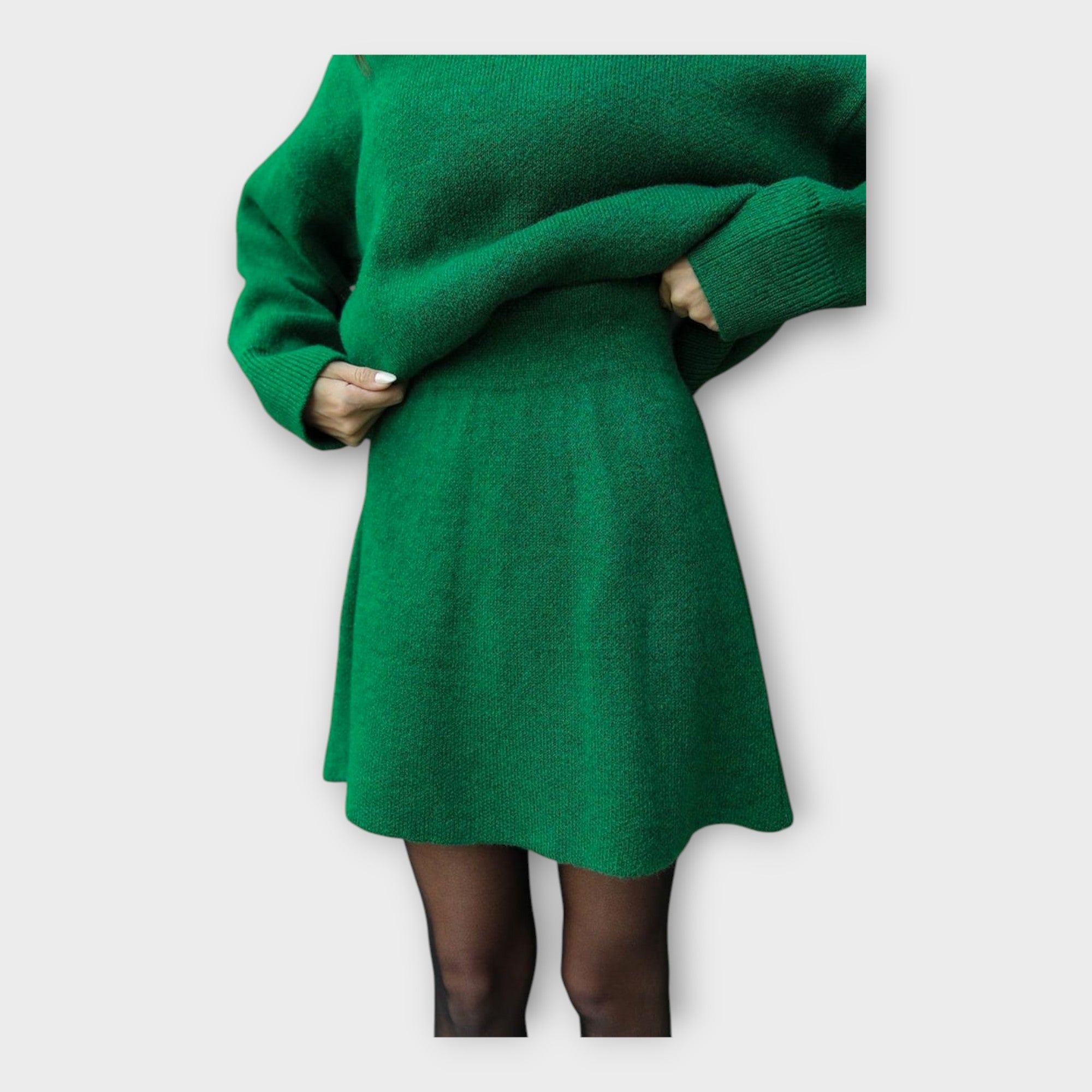 Knitted Top and Skirt Set with Modern Line